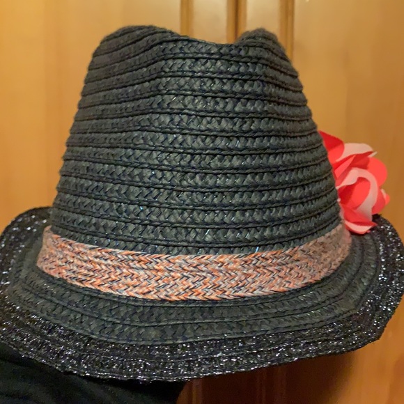 Girls hat size 4/6X made by OshKosh B’Gosh - Picture 4 of 6